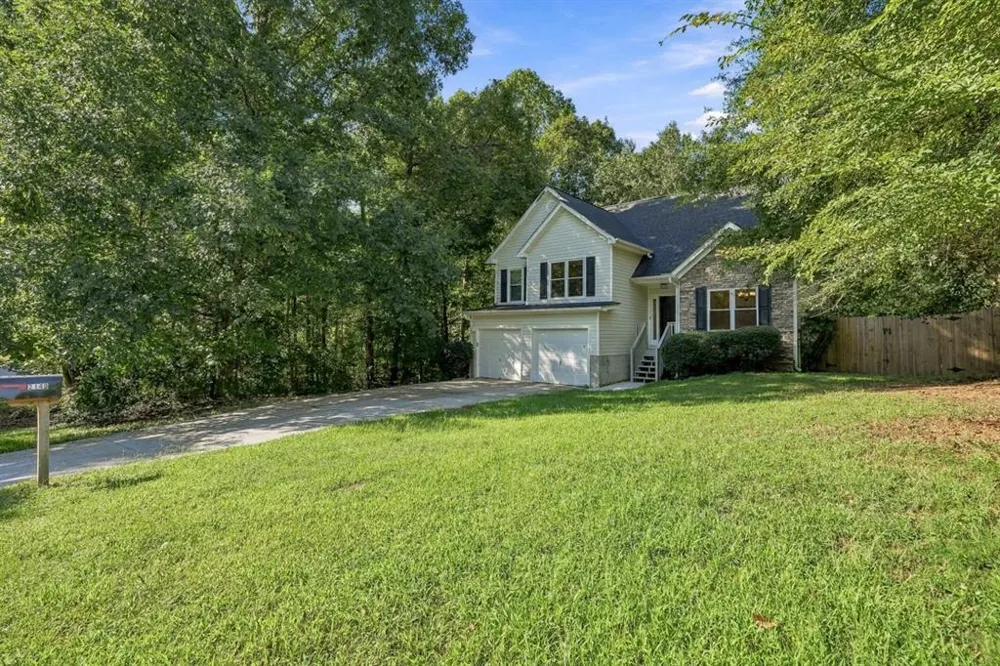 2140 Amberly Glen Way Dacula, GA 30019