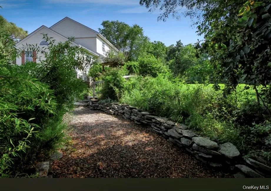 28 Church Farm Road Gardiner, NY 12525