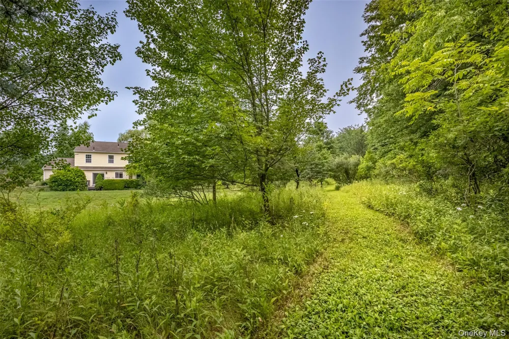 28 Church Farm Road Gardiner, NY 12525