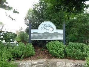 11 Hudson Pt Lane