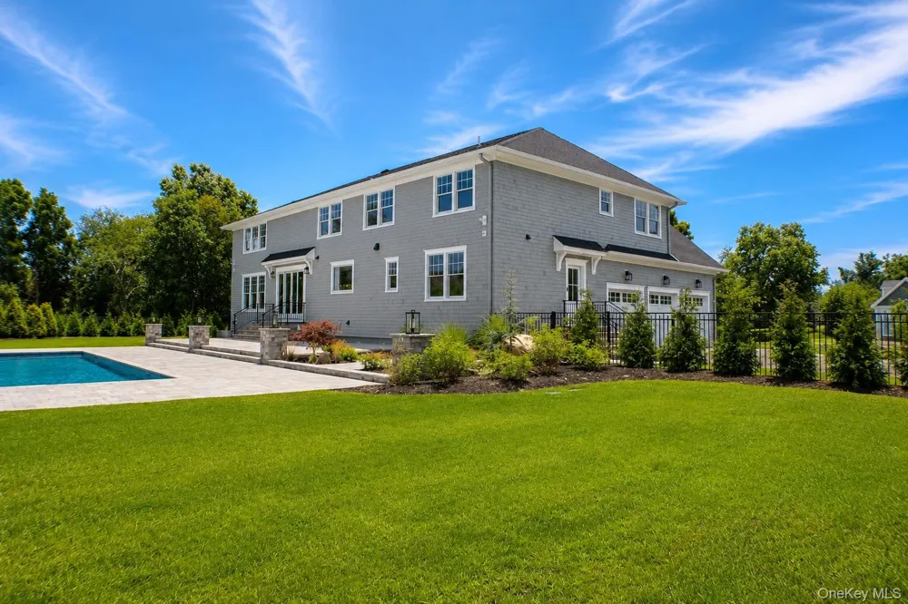25 Jareds Path Brookhaven, NY 11719