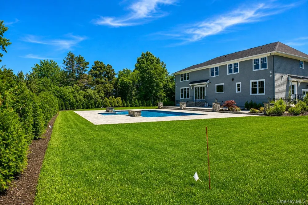 25 Jareds Path Brookhaven, NY 11719