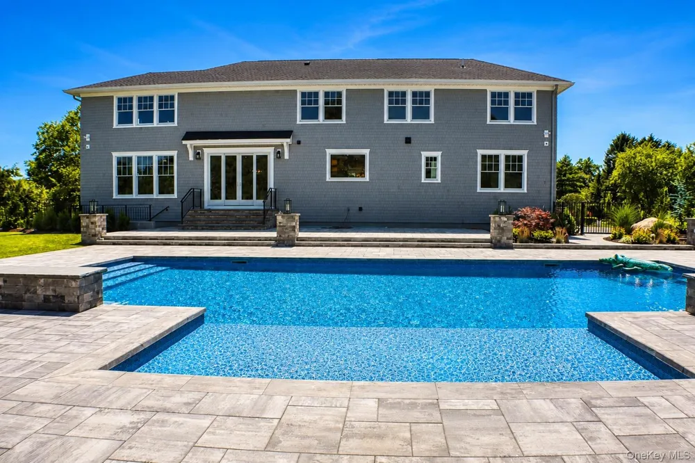 25 Jareds Path Brookhaven, NY 11719