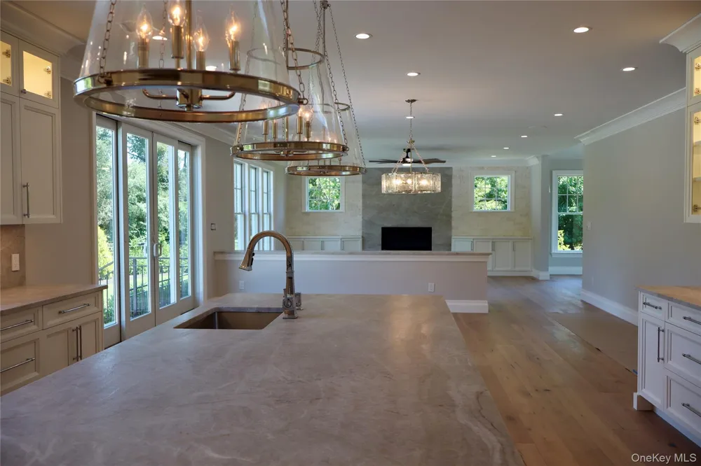 25 Jareds Path Brookhaven, NY 11719