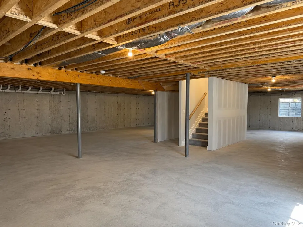 25 Jareds Path Brookhaven, NY 11719