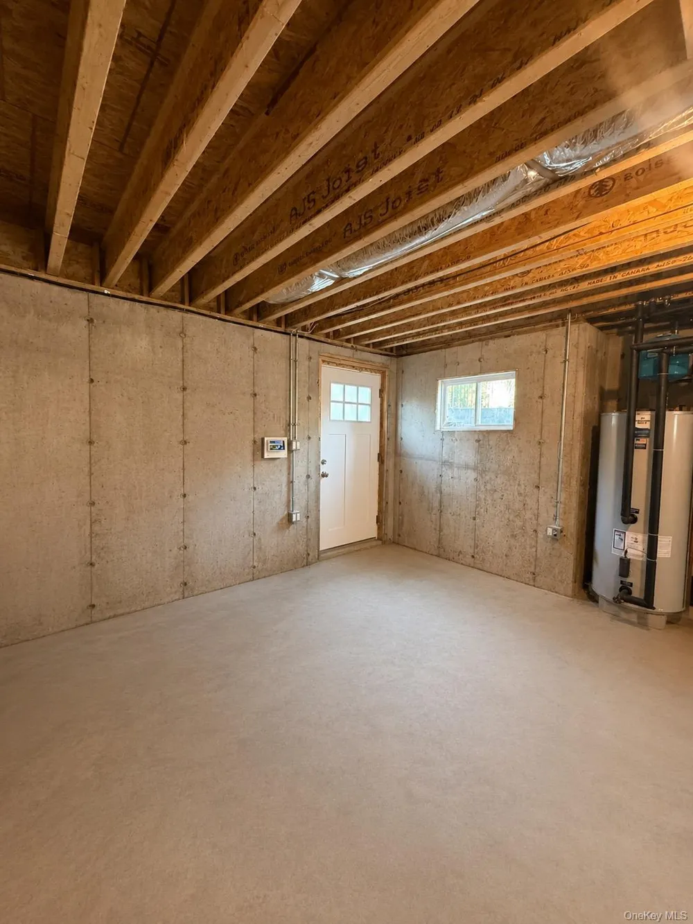 25 Jareds Path Brookhaven, NY 11719