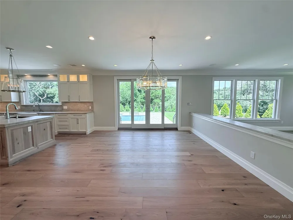 25 Jareds Path Brookhaven, NY 11719