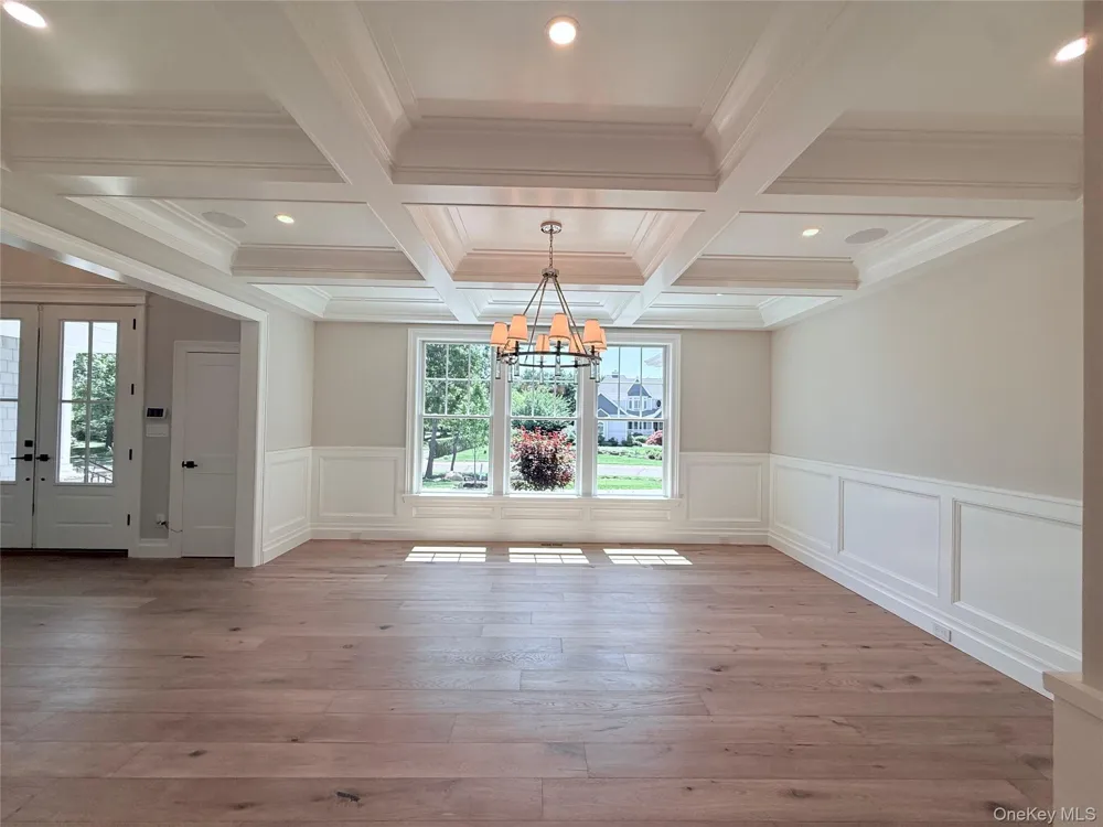 25 Jareds Path Brookhaven, NY 11719