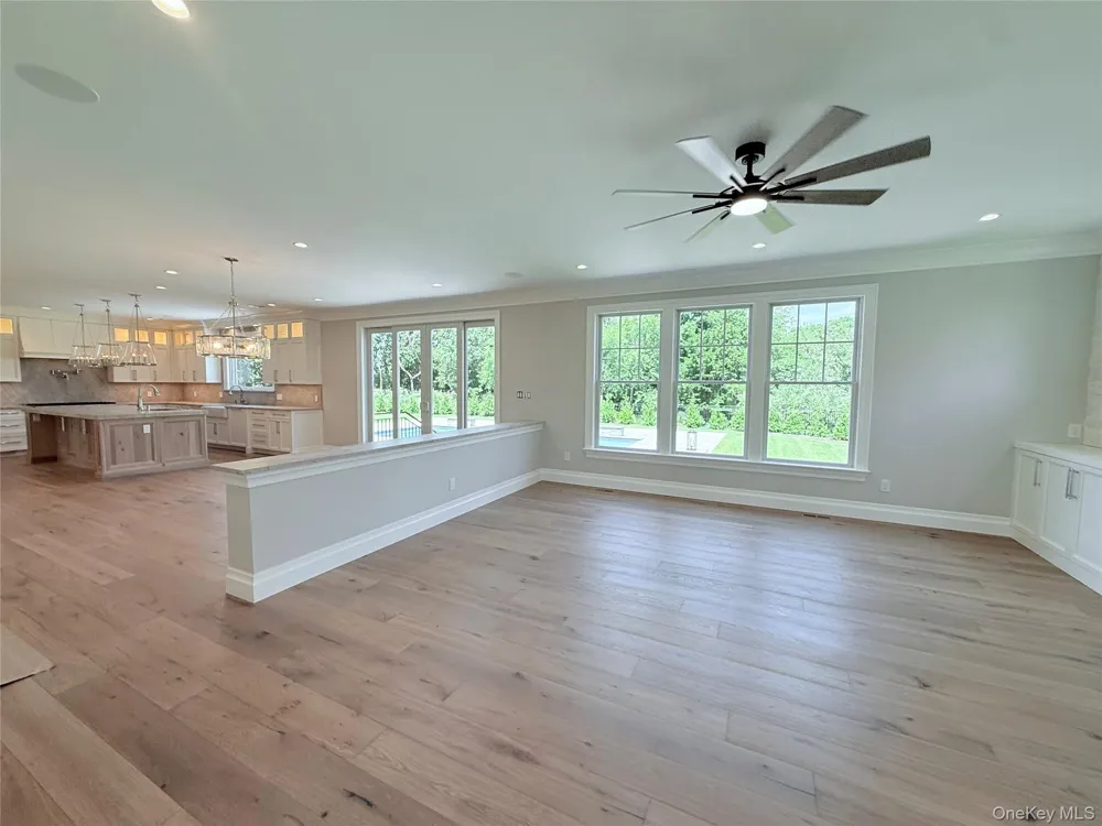 25 Jareds Path Brookhaven, NY 11719
