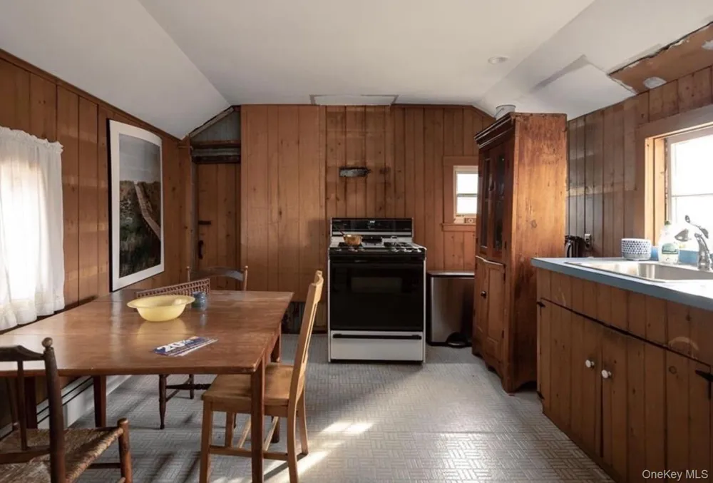 362 Middle Road Bayport, NY 11705