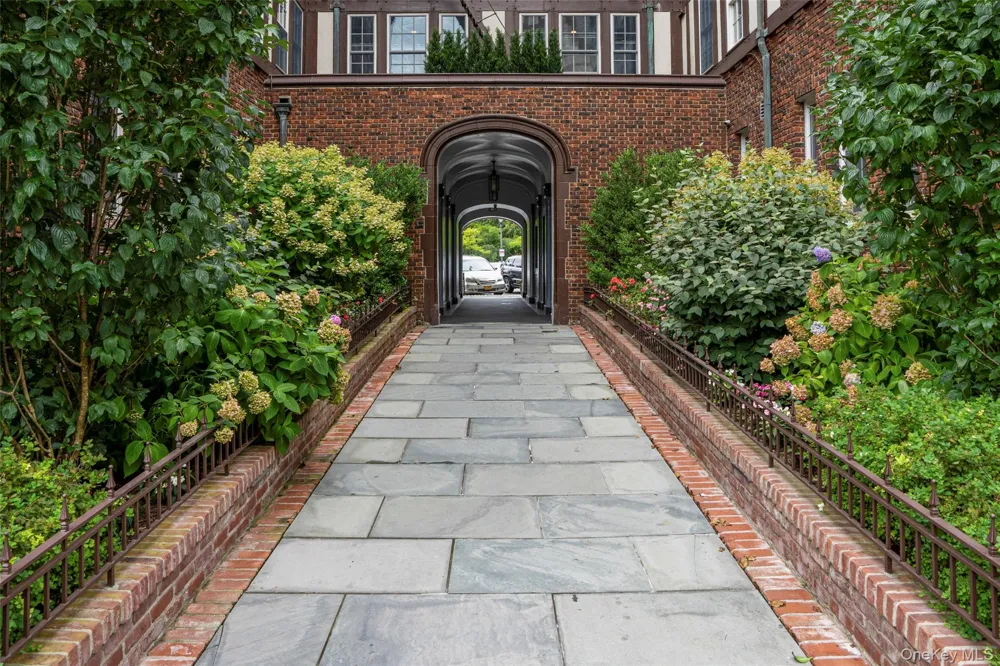 26 East Parkway #12S Scarsdale, NY 10583
