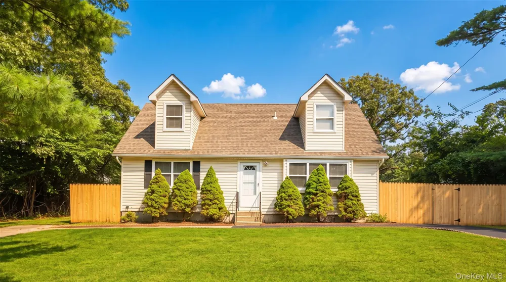 35 Cedar Lane Medford, NY 11763