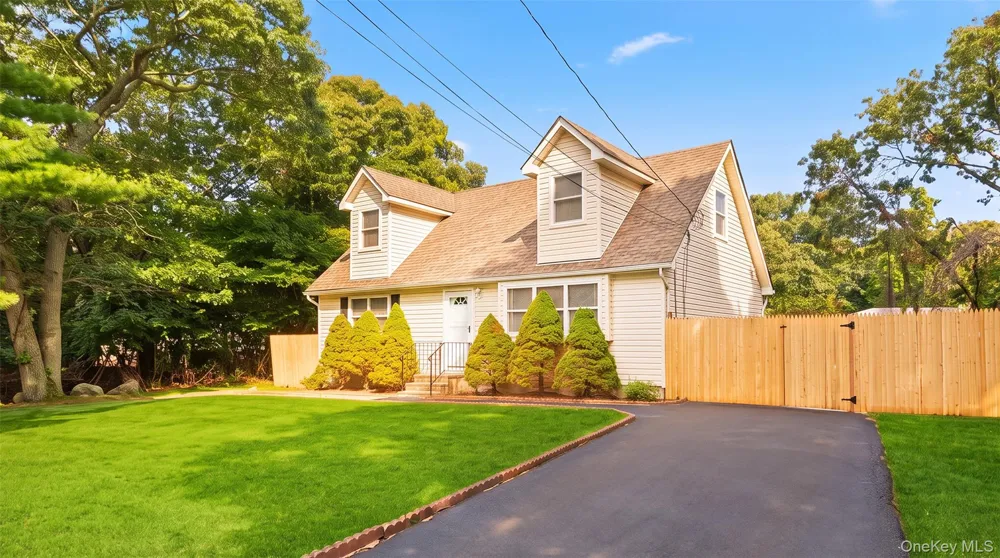 35 Cedar Lane Medford, NY 11763