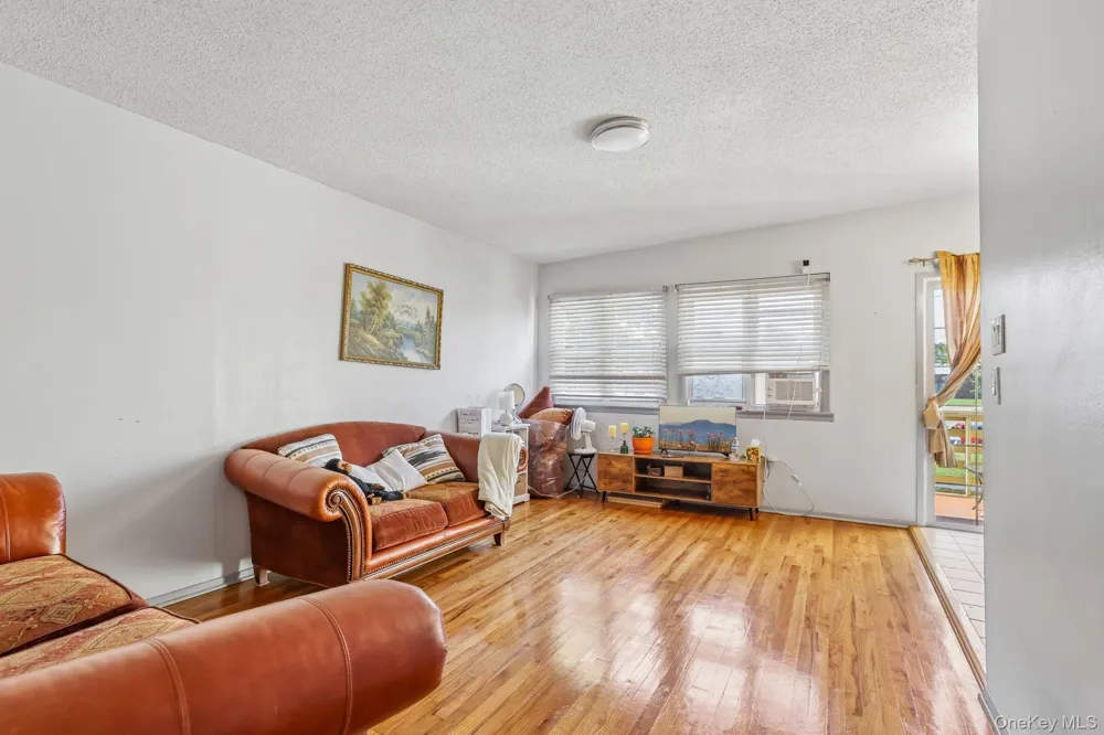 72 Blauvelt Avenue West Haverstraw, NY 10993