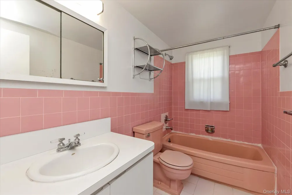 58 Elm Street Hicksville, NY 11801