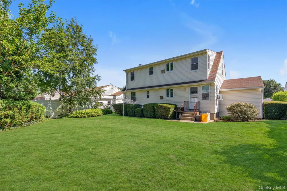 58 Elm Street Hicksville, NY 11801