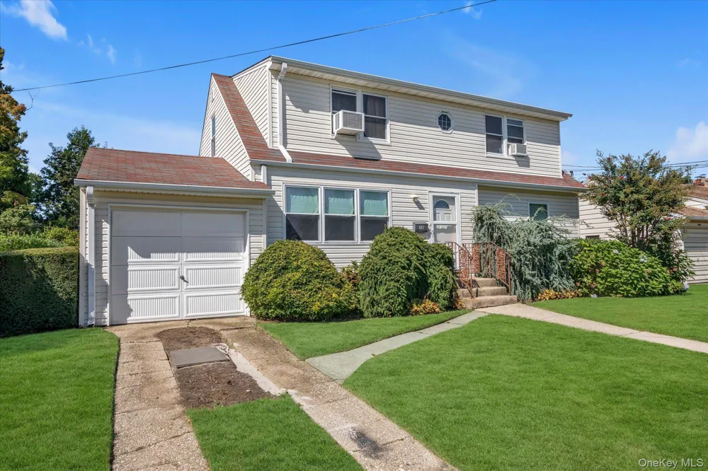 58 Elm Street Hicksville, NY 11801