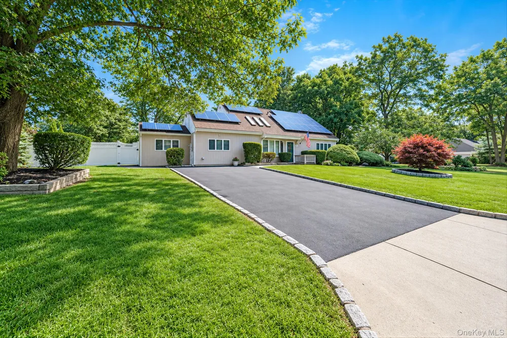 17 Fenwick Avenue Farmingville, NY 11738