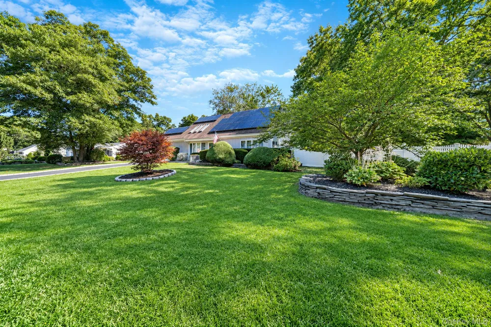 17 Fenwick Avenue Farmingville, NY 11738