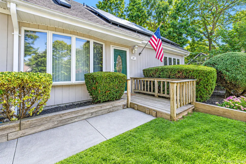 17 Fenwick Avenue Farmingville, NY 11738