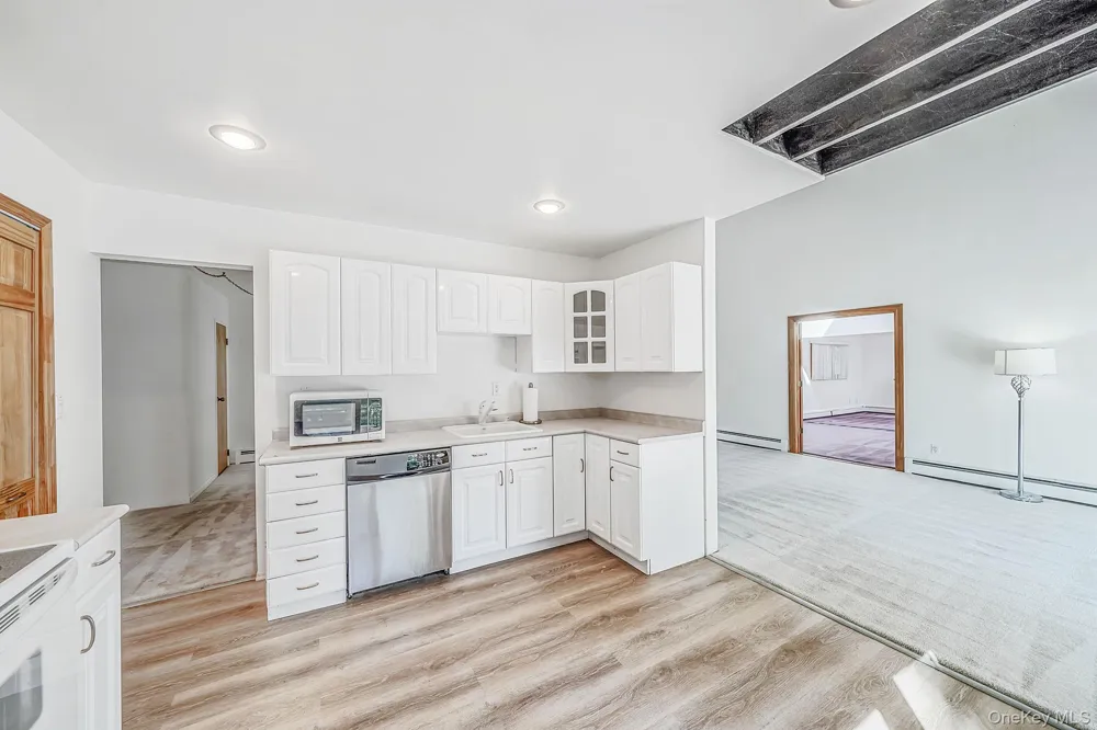 17 Fenwick Avenue Farmingville, NY 11738