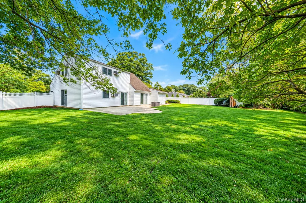 17 Fenwick Avenue Farmingville, NY 11738