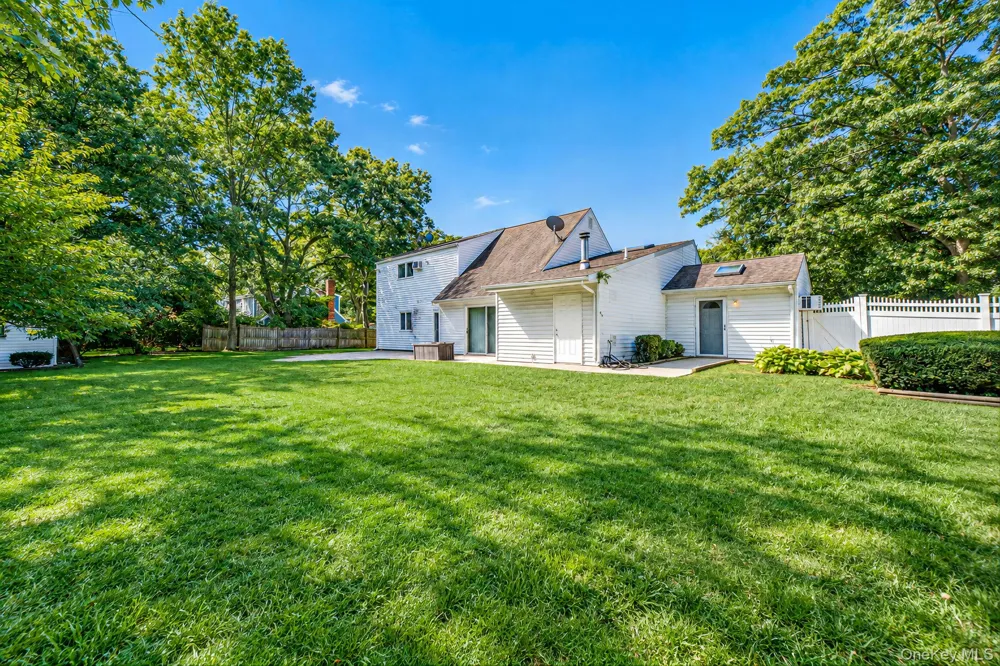 17 Fenwick Avenue Farmingville, NY 11738