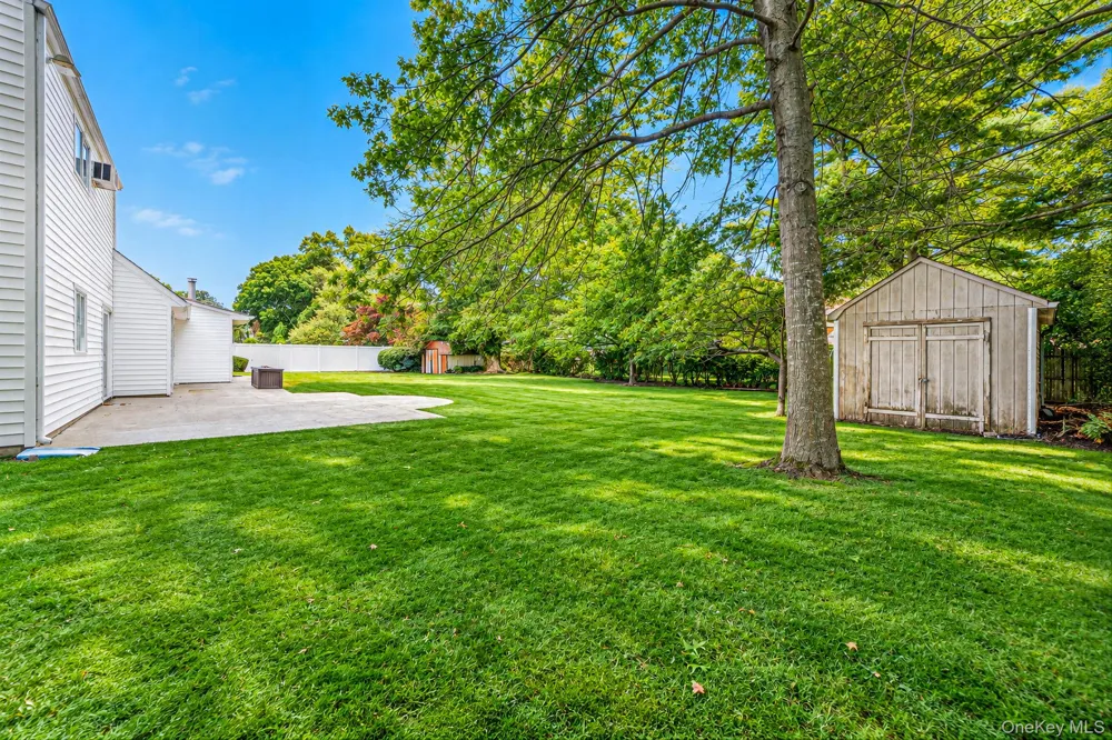 17 Fenwick Avenue Farmingville, NY 11738