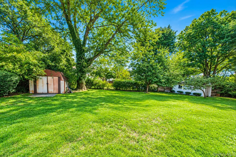 17 Fenwick Avenue Farmingville, NY 11738