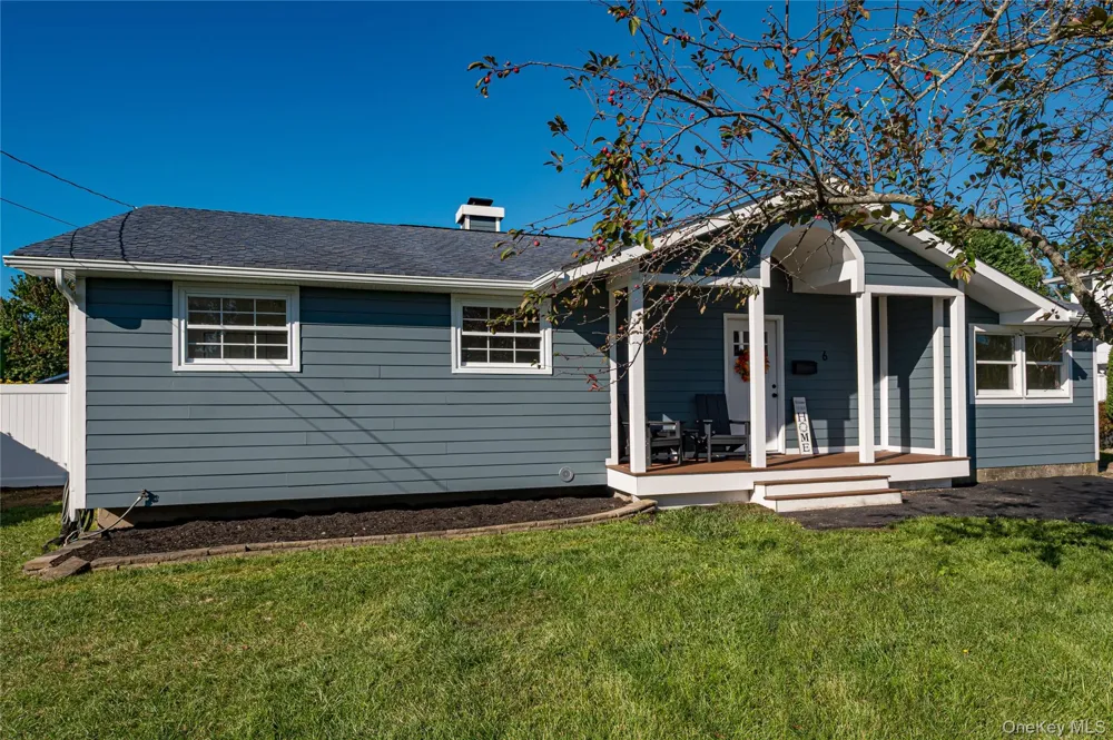 6 Evy Court Sayville, NY 11782