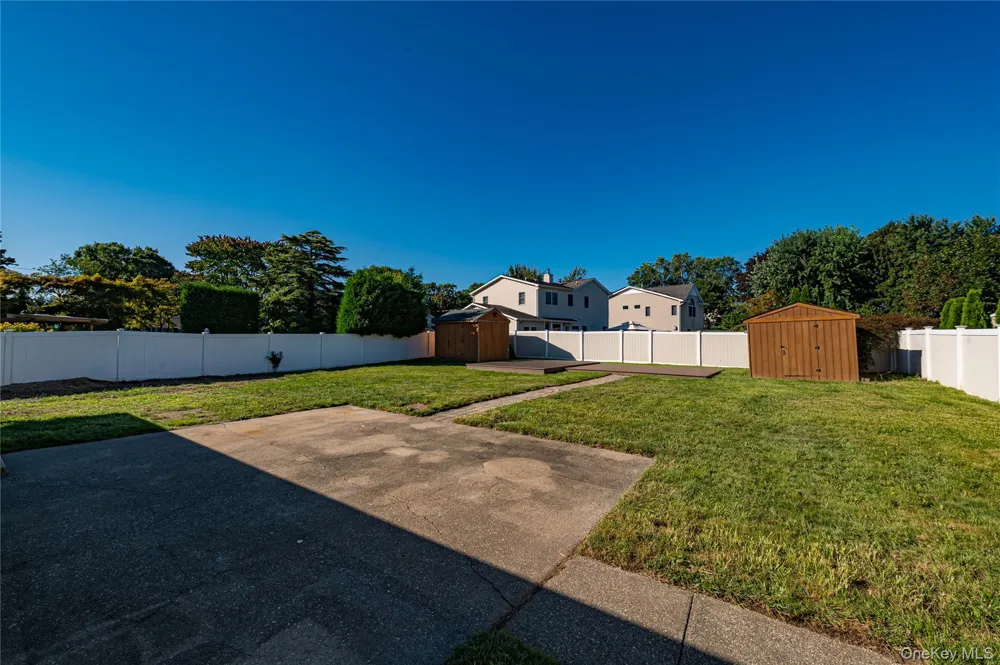 6 Evy Court Sayville, NY 11782
