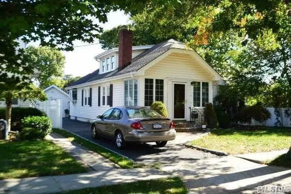 18 yale Place Lynbrook, NY 11563