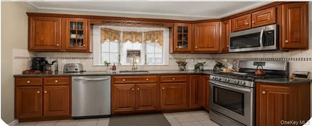 18 yale Place Lynbrook, NY 11563