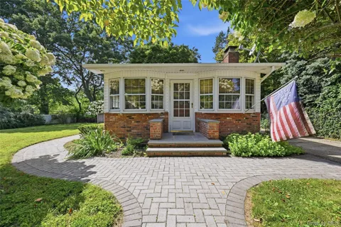 76 Queen Road