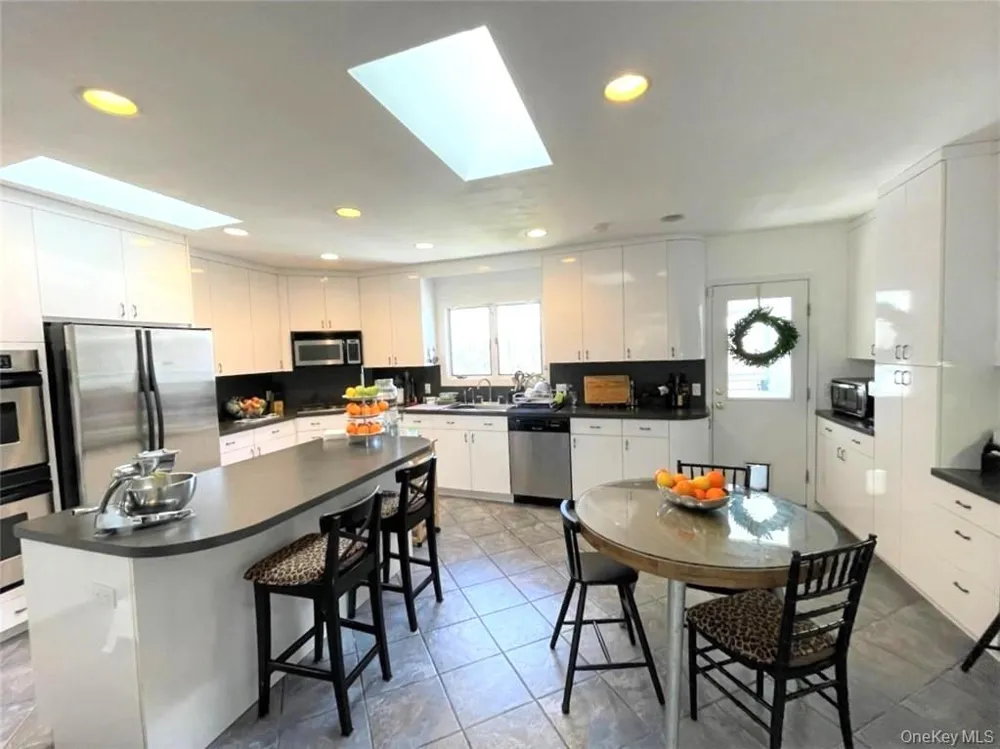 23 Greenville Road Scarsdale, NY 10583