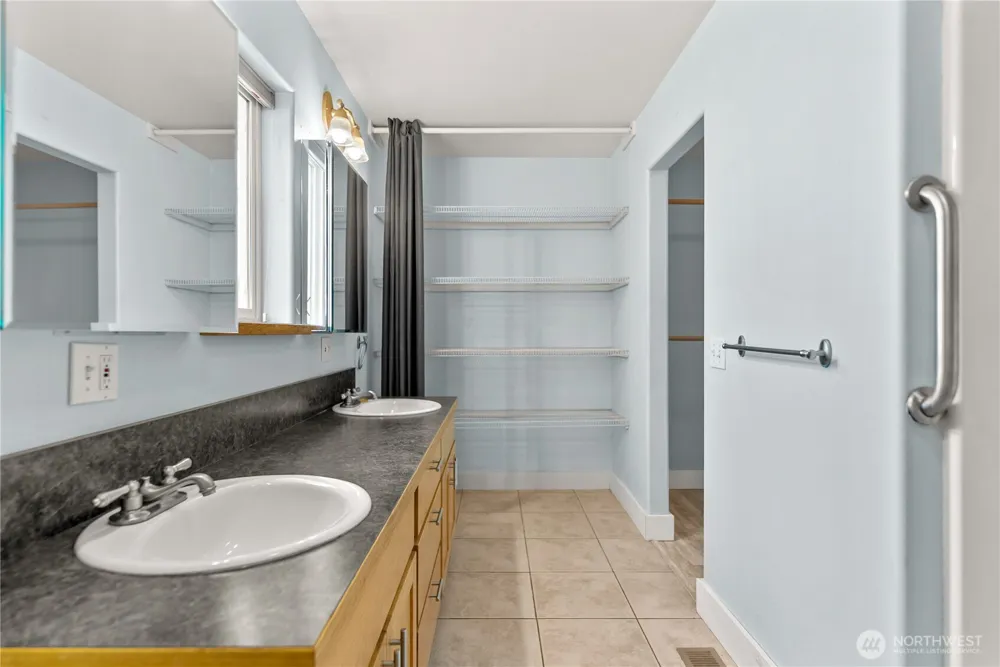 6 Peacock Lane Omak, WA 98841
