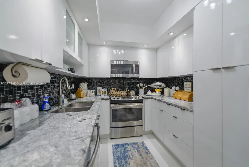 1980 S Ocean Dr #11M Hallandale Beach, FL 33009