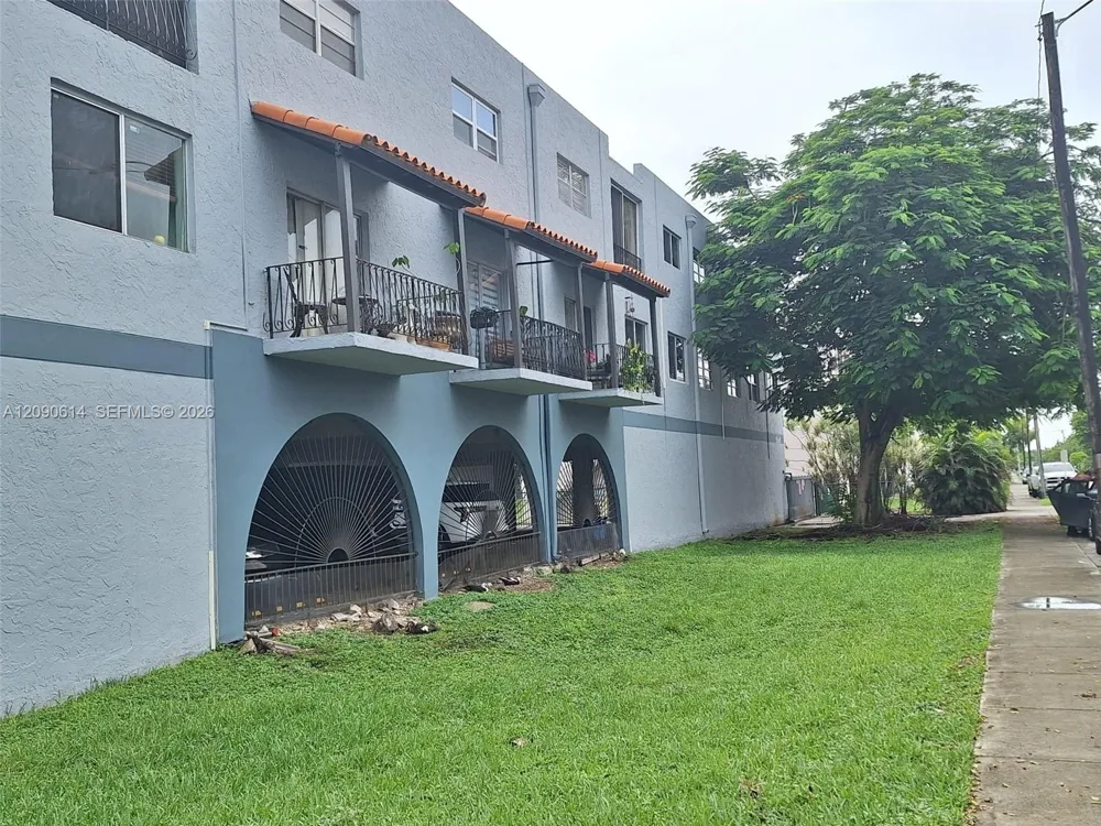 1300 W 53rd St #38 Hialeah, FL 33012