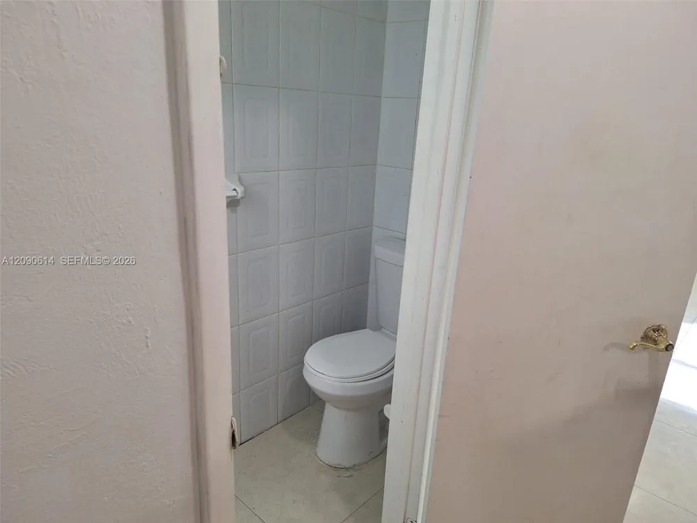 1300 W 53rd St #38 Hialeah, FL 33012