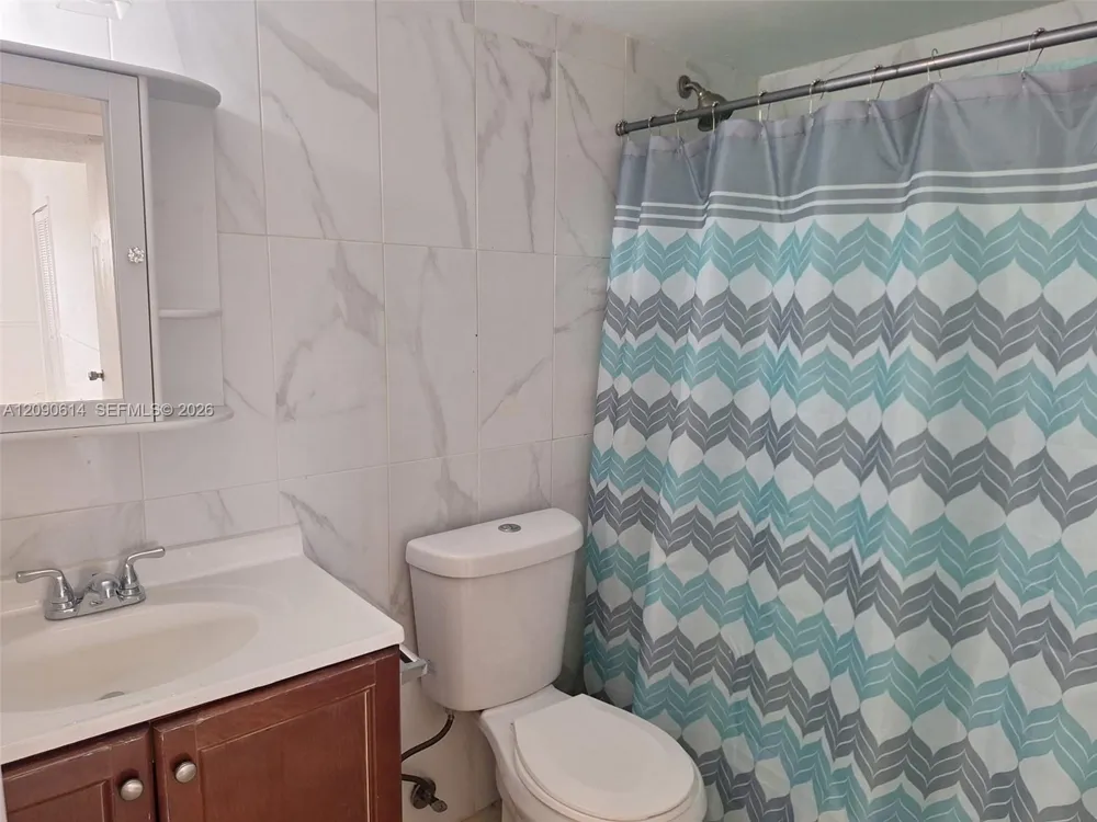 1300 W 53rd St #38 Hialeah, FL 33012