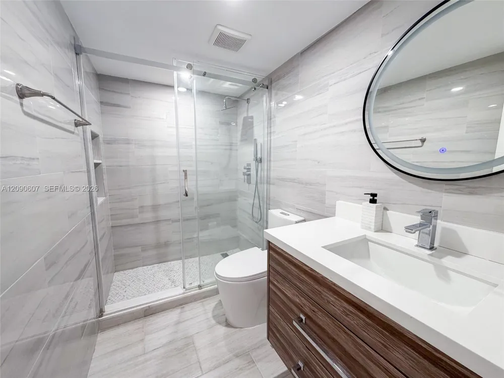 1800 Collins Ave #3B Miami Beach, FL 33139