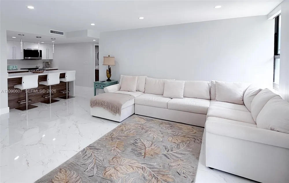1800 Collins Ave #3B Miami Beach, FL 33139