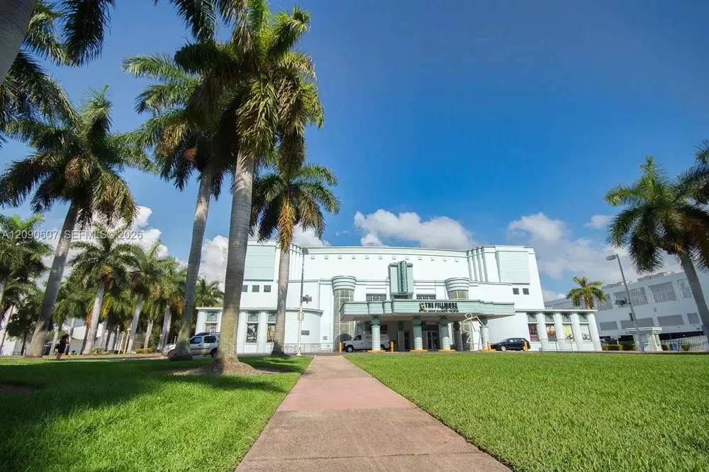 1800 Collins Ave #3B Miami Beach, FL 33139