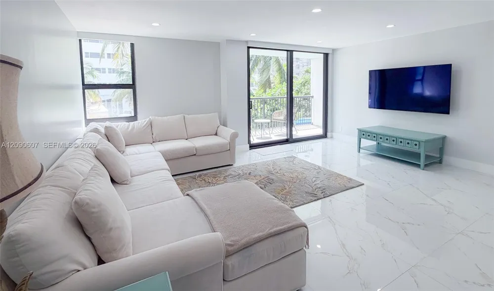 1800 Collins Ave #3B Miami Beach, FL 33139