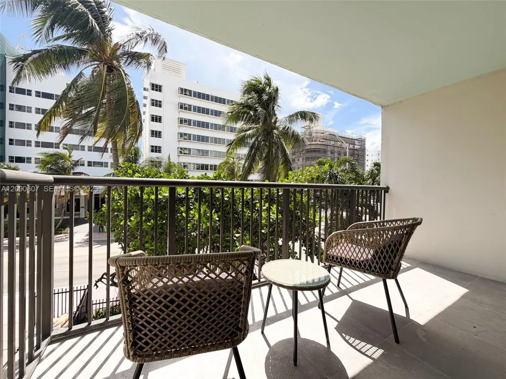1800 Collins Ave #3B Miami Beach, FL 33139