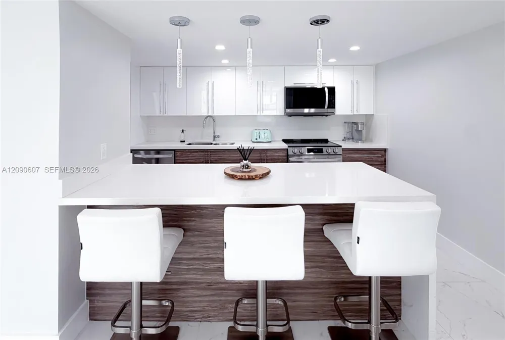 1800 Collins Ave #3B Miami Beach, FL 33139