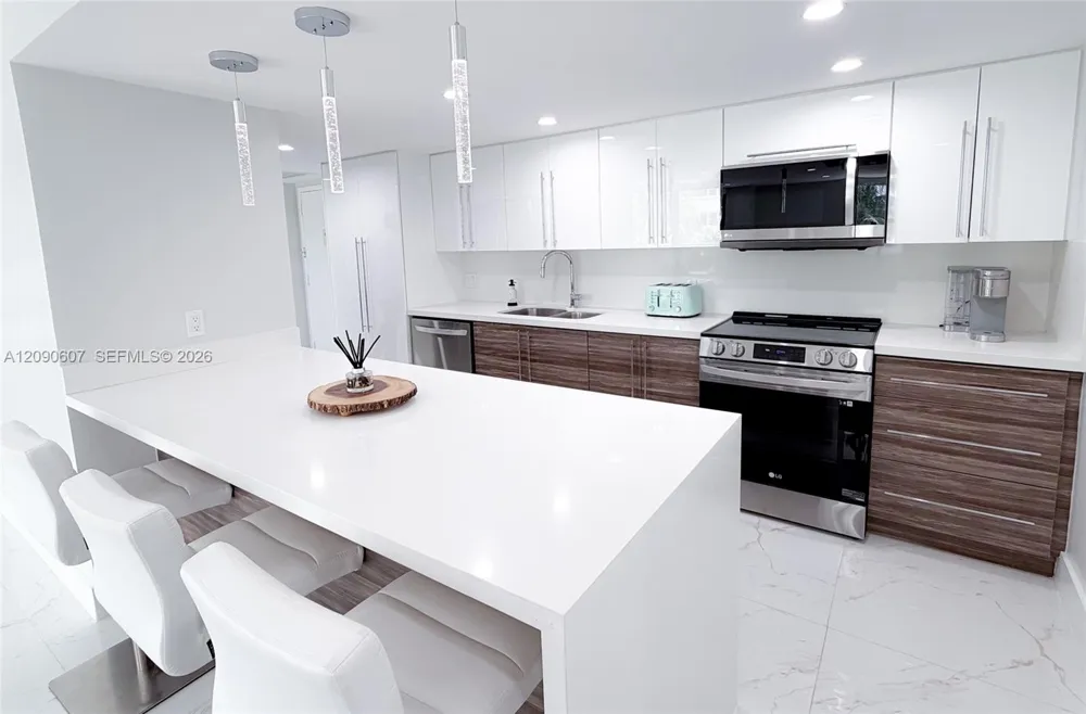 1800 Collins Ave #3B Miami Beach, FL 33139