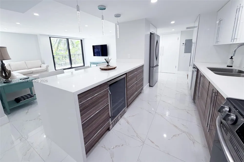 1800 Collins Ave #3B Miami Beach, FL 33139