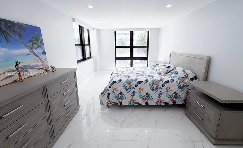 1800 Collins Ave #3B Miami Beach, FL 33139
