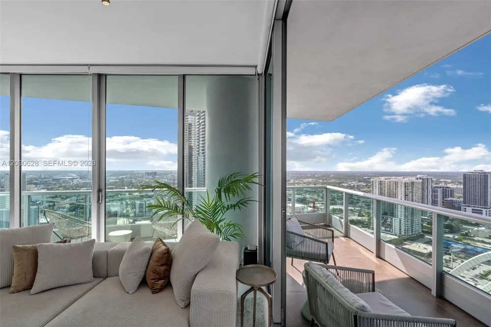900 Biscayne Blvd #4412 Miami, FL 33132